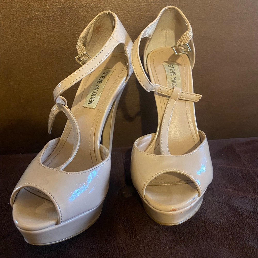 Nude patent leather Steve Madden pump